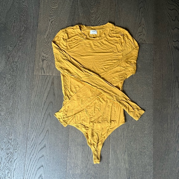 Worn Twice Aritzia Wilfred Somer Bodysuit in Cairo Gold - Picture 2 of 3